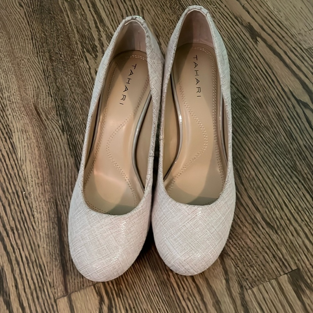 Tahari tan heels